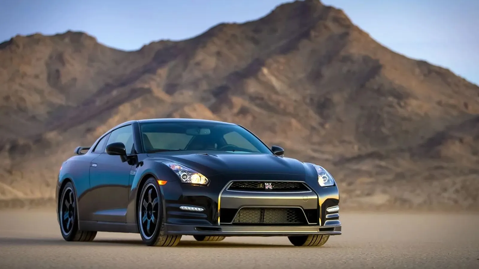 Nissan GT-R Black