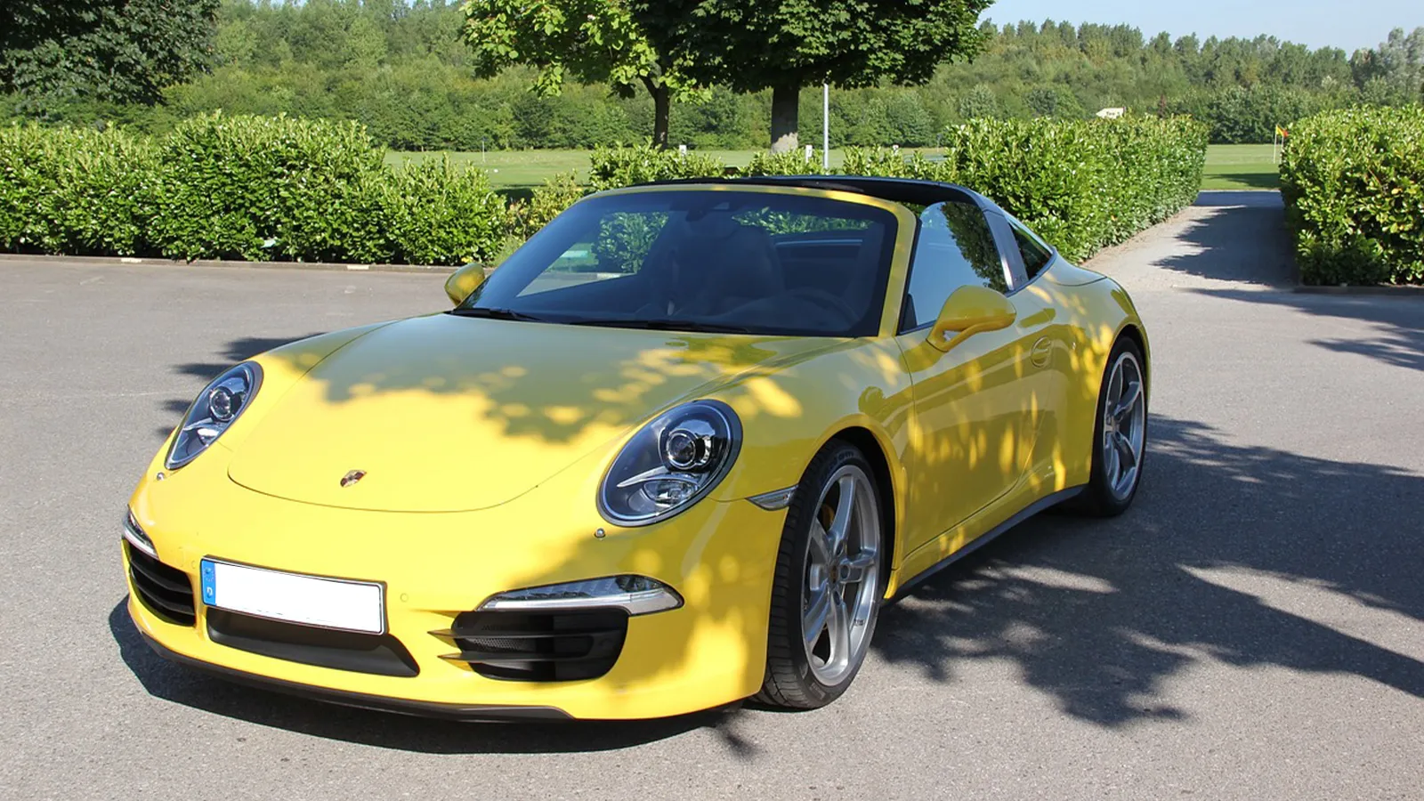Porsche 911 Turbo S Spider Yellow