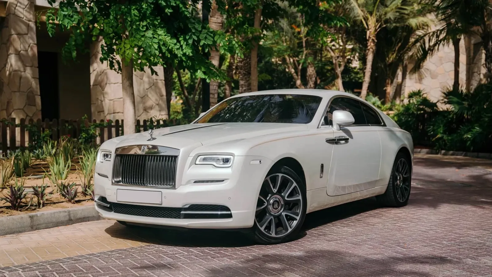 Rolls-Royce-Wraith-White.webp
